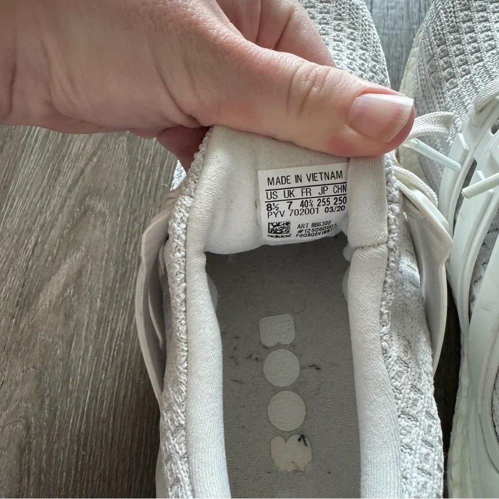 adidas ultraboosts - Picture 4 of 4
